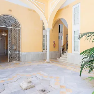 Apartment Genteel Plaza Nueva