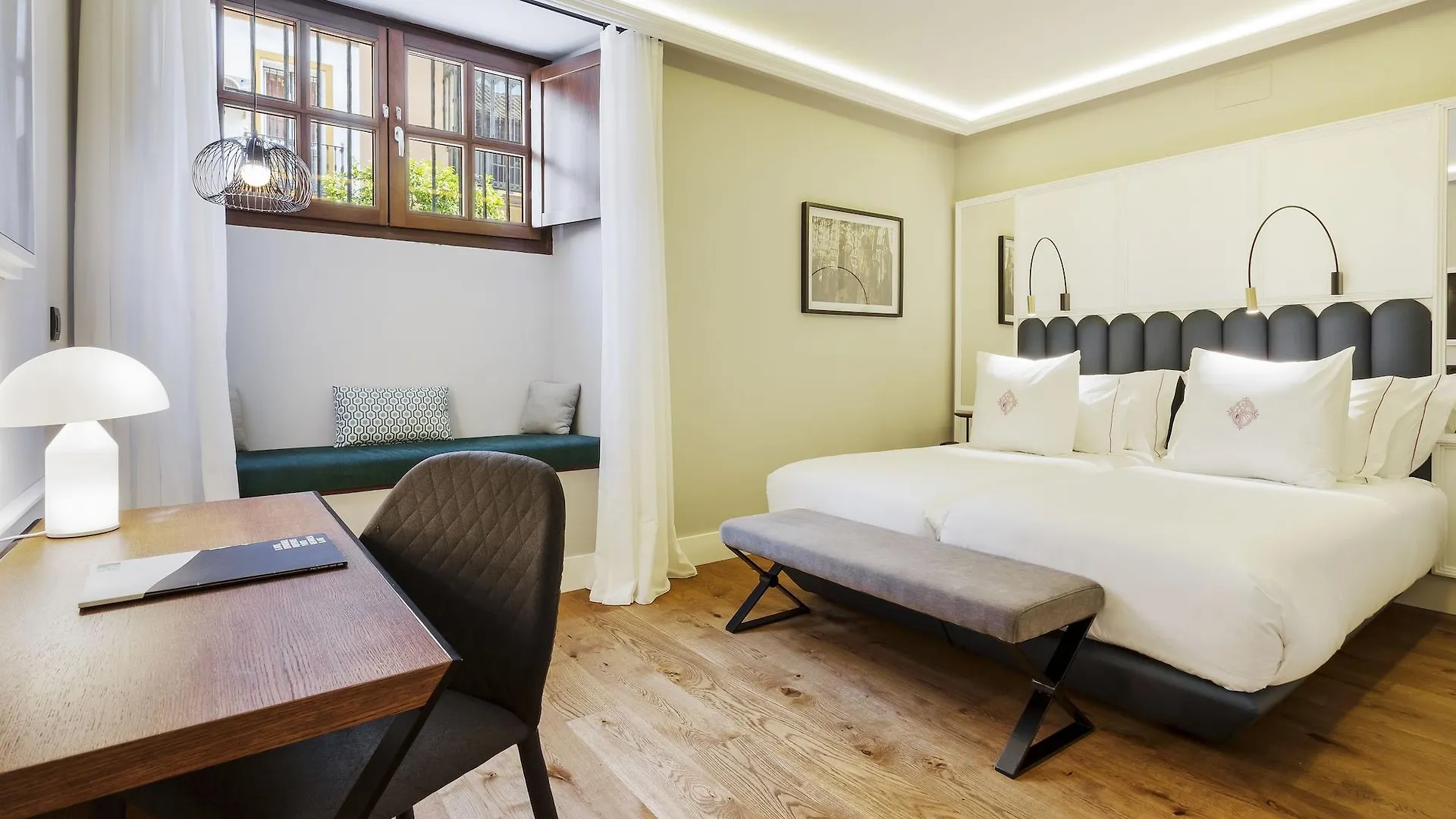****  One Shot Conde Torrejon Hotel Seville Spain