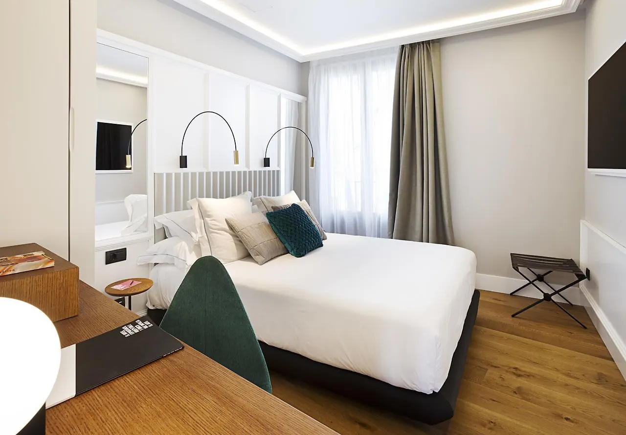 One Shot Conde Torrejon Hotel Seville